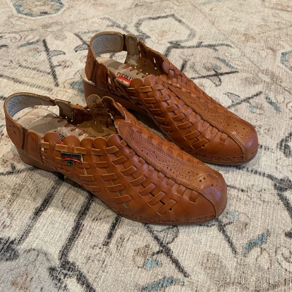 Pikolinos Womens Size 37 US 7 Romana Brandy Leather Closed Toe Sandal Shoes